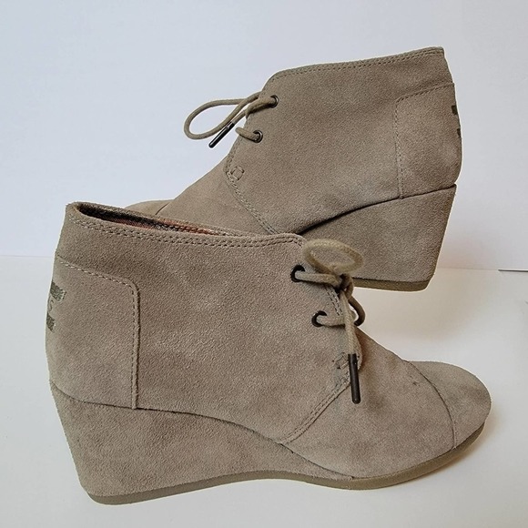 TOMS Women's Size 7.5 and 6.5 Wedge Bootie Tie Tan Suede Leather Kala - Picture 4 of 9
